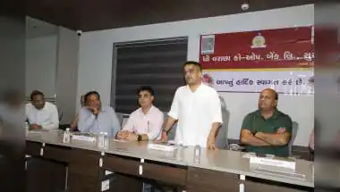 Gujarat to Aid Flood-Hit Surat Traders with Relief