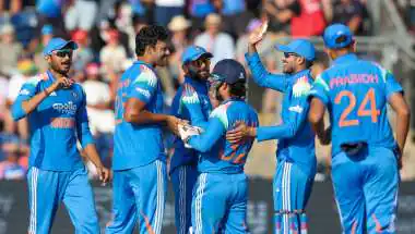 Kapil Dev Gives England Slight Edge Ahead of Lord's Decider