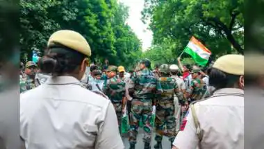 Delhi Police Refutes Detention Claim Over Jantar Mantar Food