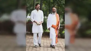 Vikrant Massey Impresses as Sri Sri in ‘White’