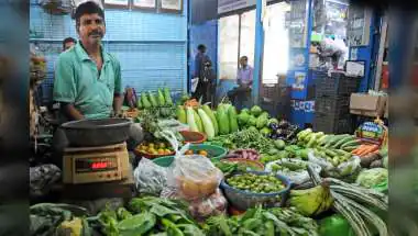 Kolkata Police, Enforcement Branch Raid Markets Over Veg Prices