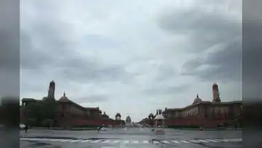 Delhi-NCR Cloudy, Pleasant; Rain Alerts Elsewhere