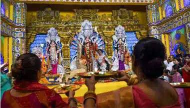 Maha Navami 2026: Huge Crowds at Temples Across India